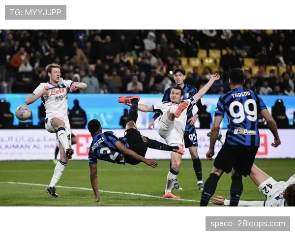 球员专访：国米前锋图拉姆谈论他与邓弗里斯在右路的默契如何形成